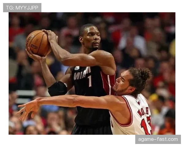 克里斯·波什篮下强打提升球队内线威胁明显拉开对阵内线防守差距