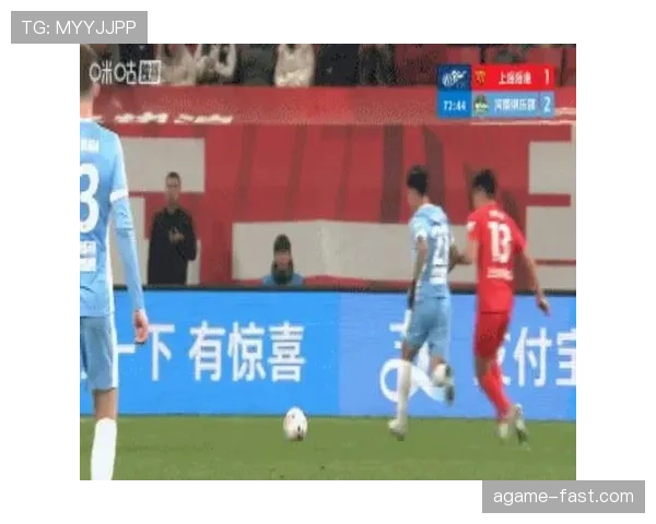 裁判为何在明显犯规下未吹罚？解析判罚争议背后的规则逻辑